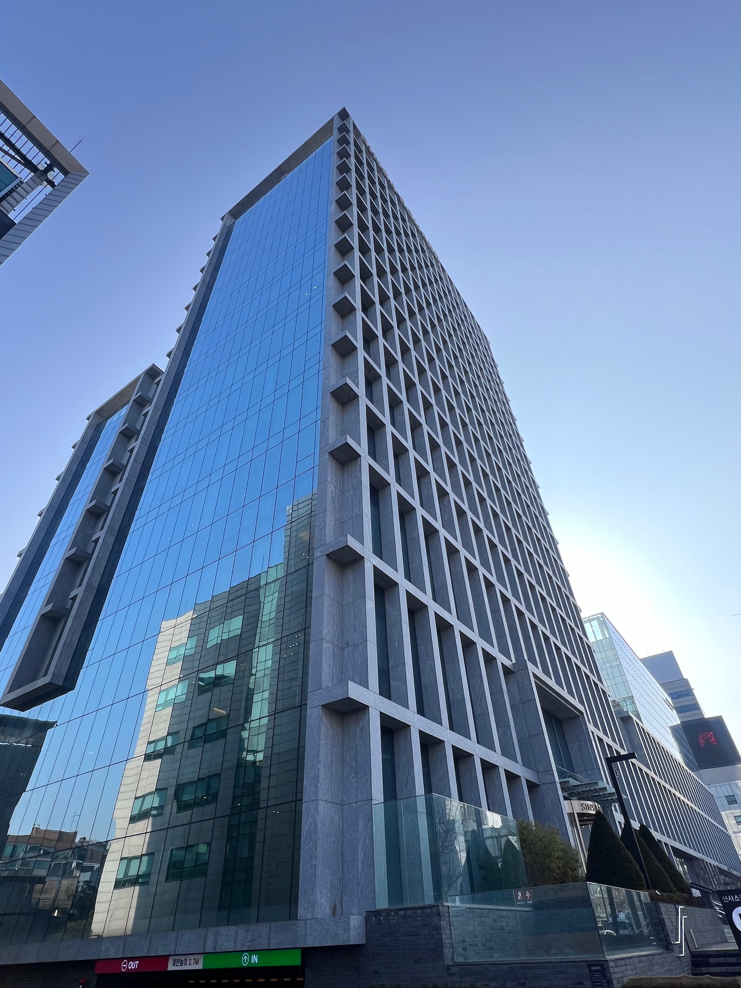 SINSA SQUARE 사진 2